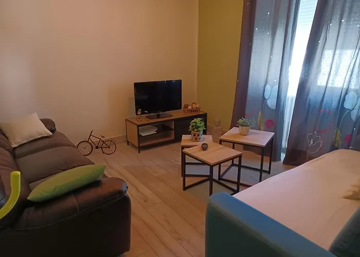 Appartement, La Route Des Grandes Alpes , 6 Couchages, Garage Pour Motards, Cyclistes, Possibilite De Studios Supplementaires, Si Plus De 6 Pers