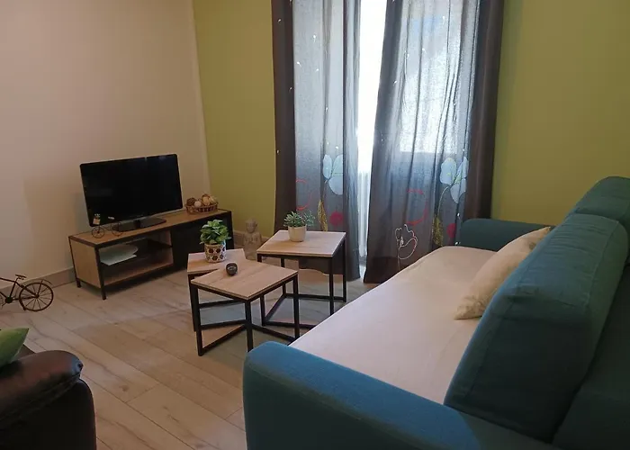 Appartement, La Route Des Grandes Alpes , 6 Couchages, Garage Pour Motards, Cyclistes, Possibilite De Studios Supplementaires, Si Plus De 6 Pers